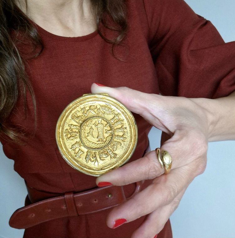 Line VAUTRIN , la Traversée du Désert, poudrier en bronze doré Circa 1950