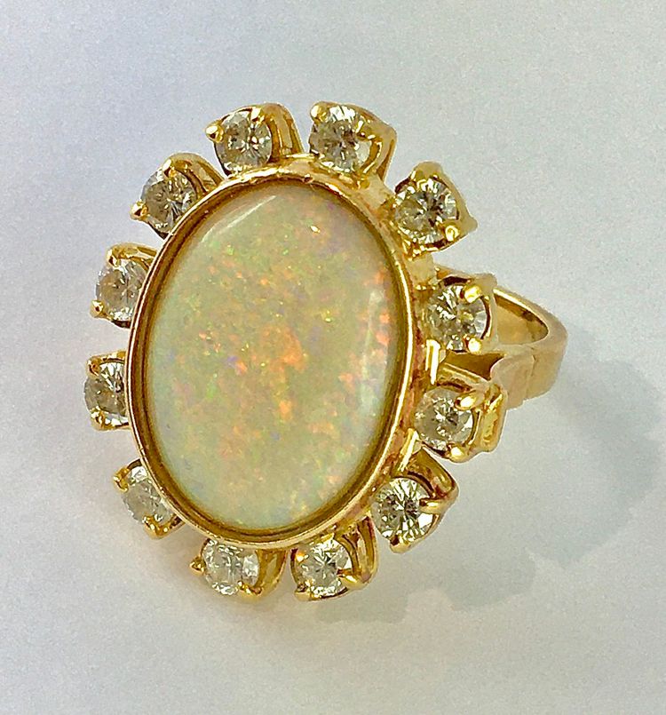 Bague Marguerite Opale d’Australie Entourage Diamants sur Or Jaune