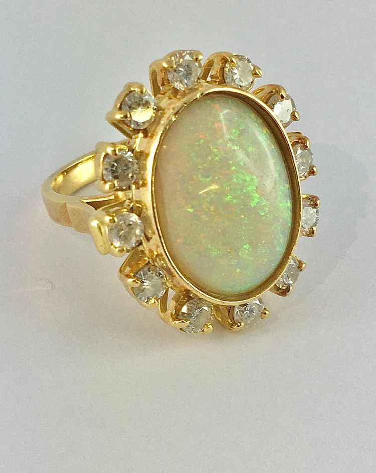 Bague Marguerite Opale d’Australie Entourage Diamants sur Or Jaune