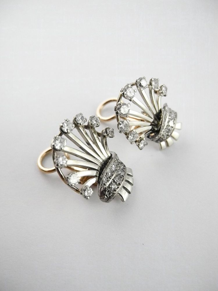 Orecchini a clip a forma di palmetta degli anni '60 con diamanti incastonati in oro bianco e oro giallo.