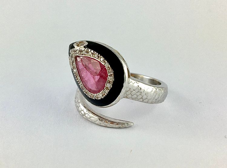 Bague Serpent Rubis Poire, Email Noir et Diamants sur Or Blanc