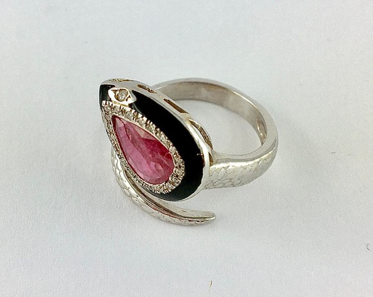 Bague Serpent Rubis Poire, Email Noir et Diamants sur Or Blanc