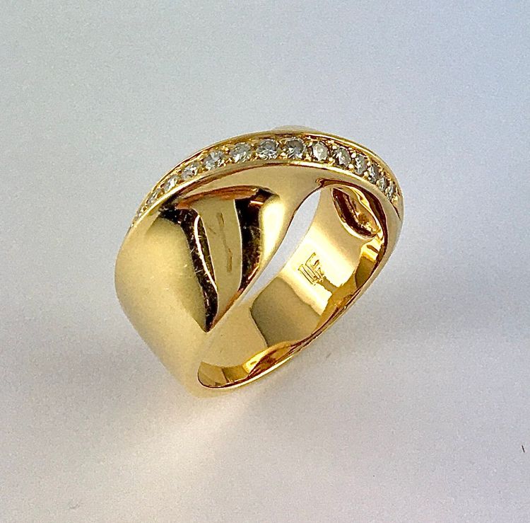 Twisted Ribbon Ring with Knot Effect and Diamond Line on Yellow Gold
