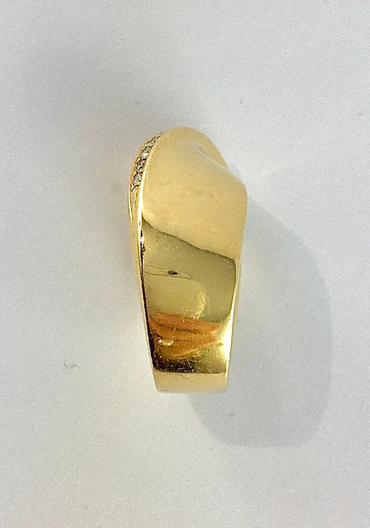 Twisted Ribbon Ring with Knot Effect and Diamond Line on Yellow Gold