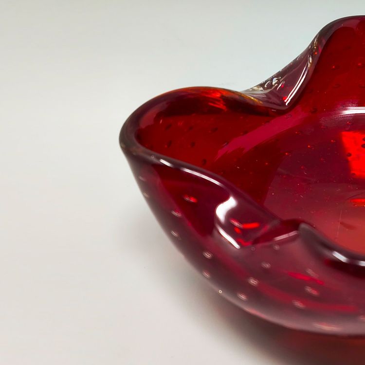Posacenere o portacenere rosso di metà secolo 1960 in vetro di Murano Bullicante di Flavio Poli