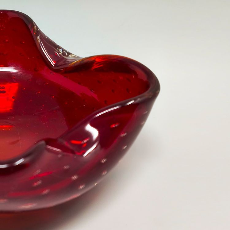 Posacenere o portacenere rosso di metà secolo 1960 in vetro di Murano Bullicante di Flavio Poli