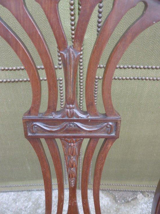 Série de dix chaises acajou massif