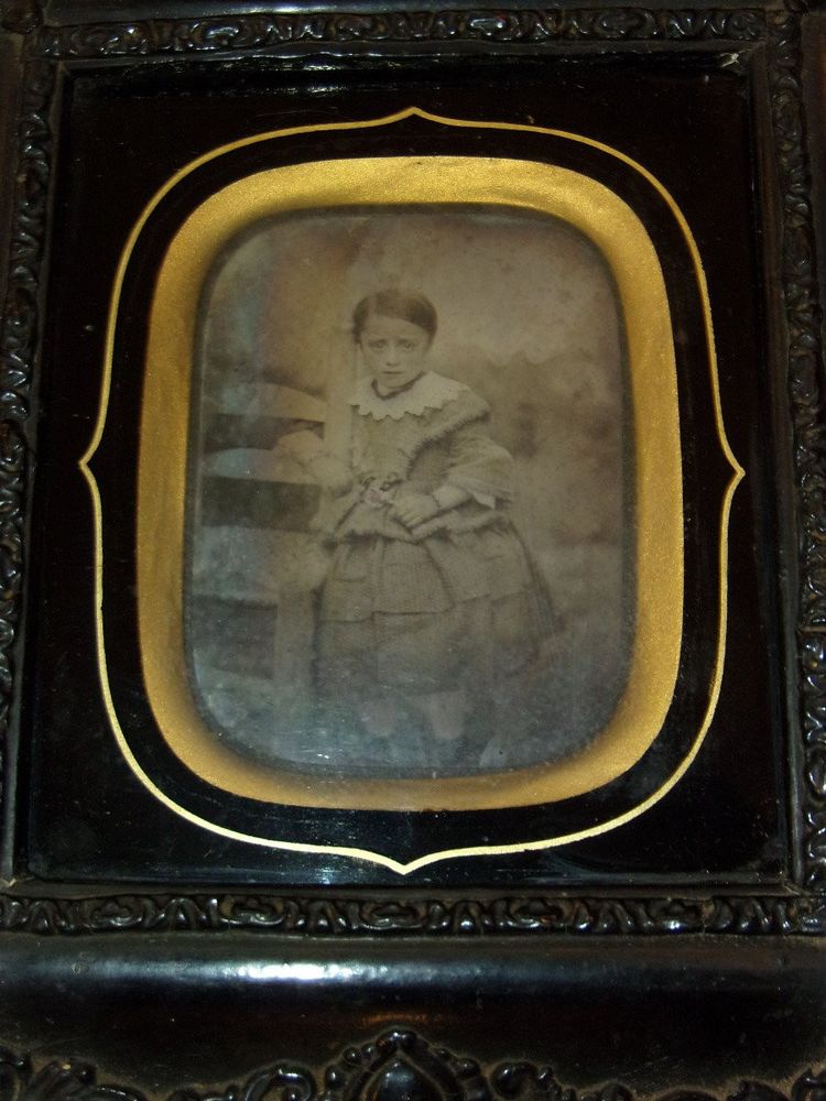 Daguerreotype with its frame, 19th century.