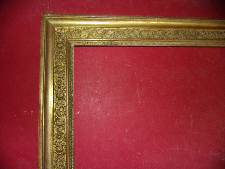 Cornice del XIX secolo in legno dorato.