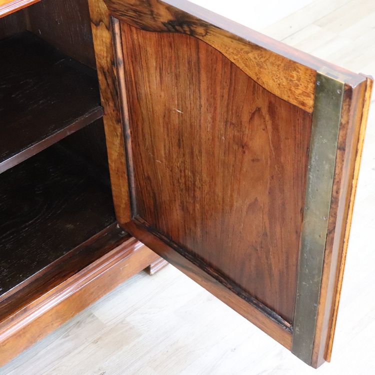Antiker Sideboard-Schrank aus Nussbaumholz, Italien, Mitte des 19. Jahrhunderts