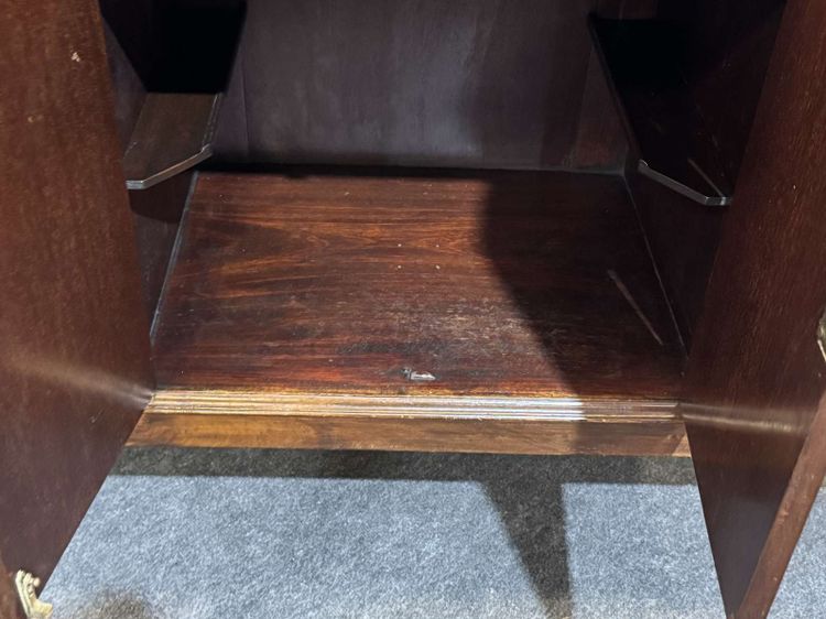 Credenza da bar inglese degli anni '30 in noce e mogano