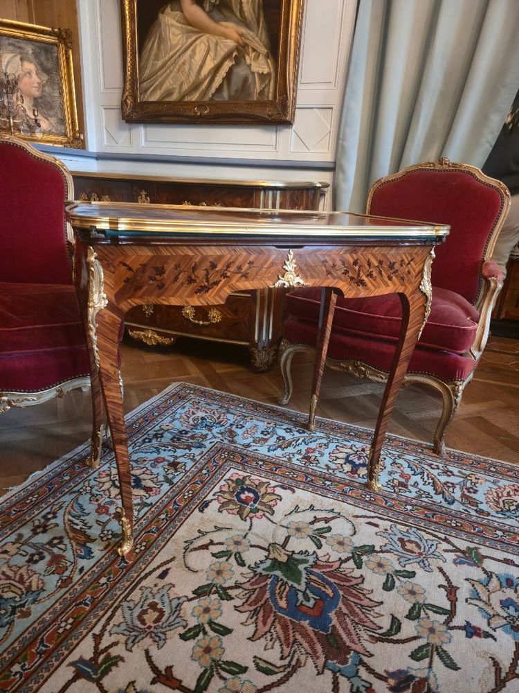 End wood marquetry games table in the BVRB style, by Krieger,
