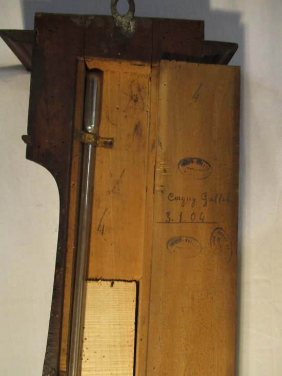 Barometer-Thermometer.
