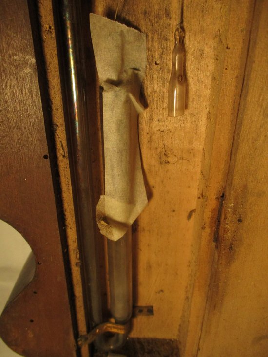Barometer-Thermometer.
