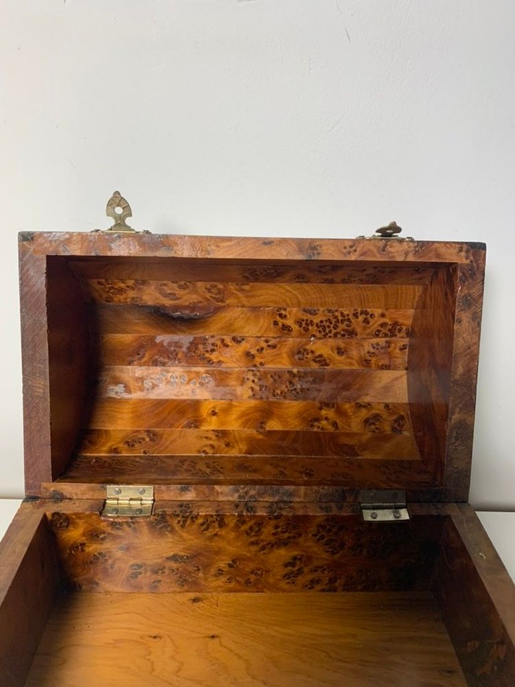 Thuya wood jewelry box – Rounded lid – 20th century handcrafted