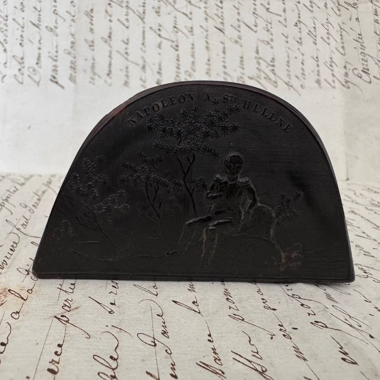 Tabatière en corne bicorne de Napoléon Bonaparte première moitié XIXe