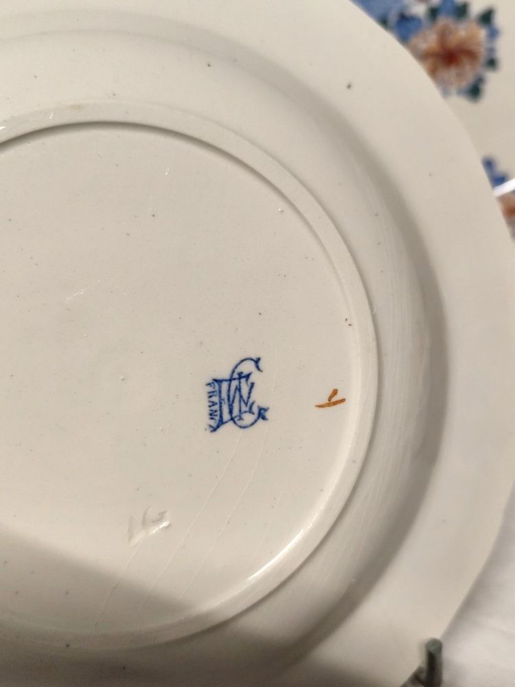 Gien factory. Circa 1900. Earthenware dinner service, "Rooster and Peony" pattern, 37 pieces.
