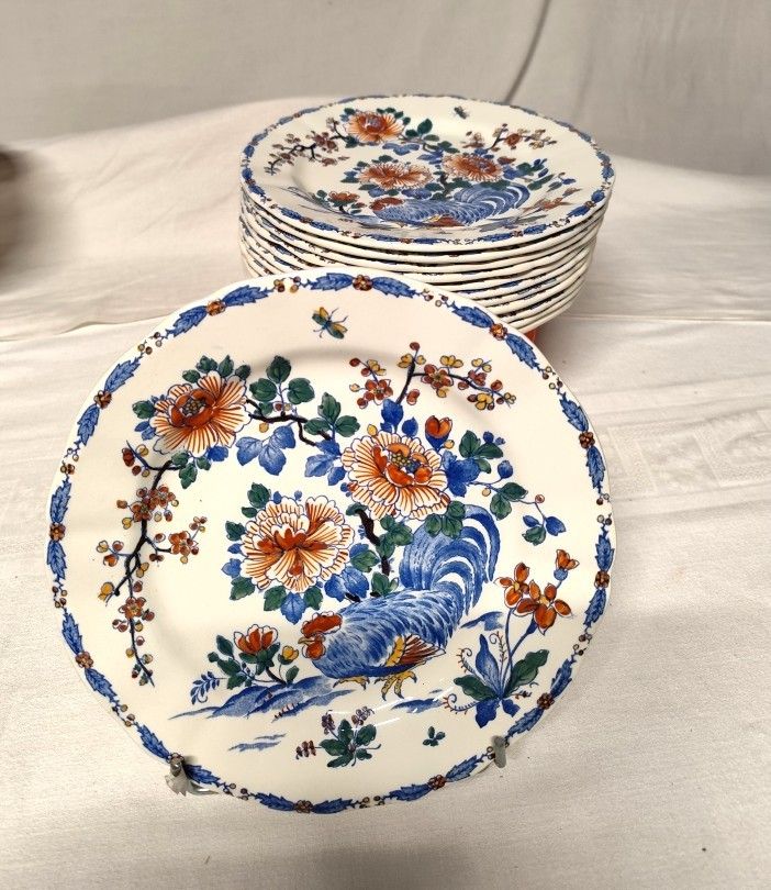 Gien factory. Circa 1900. Earthenware dinner service, "Rooster and Peony" pattern, 37 pieces.