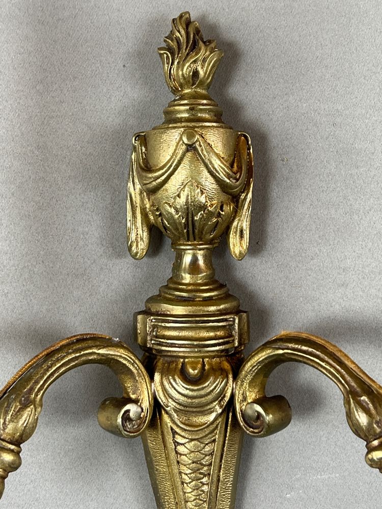 Set aus vier bronzenen Wandleuchten, Stil Louis XVI, 20. Jahrhundert