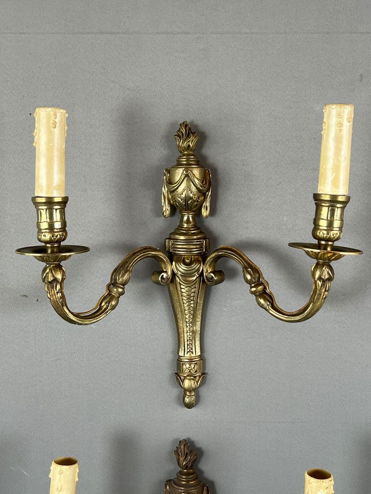 Set aus vier bronzenen Wandleuchten, Stil Louis XVI, 20. Jahrhundert