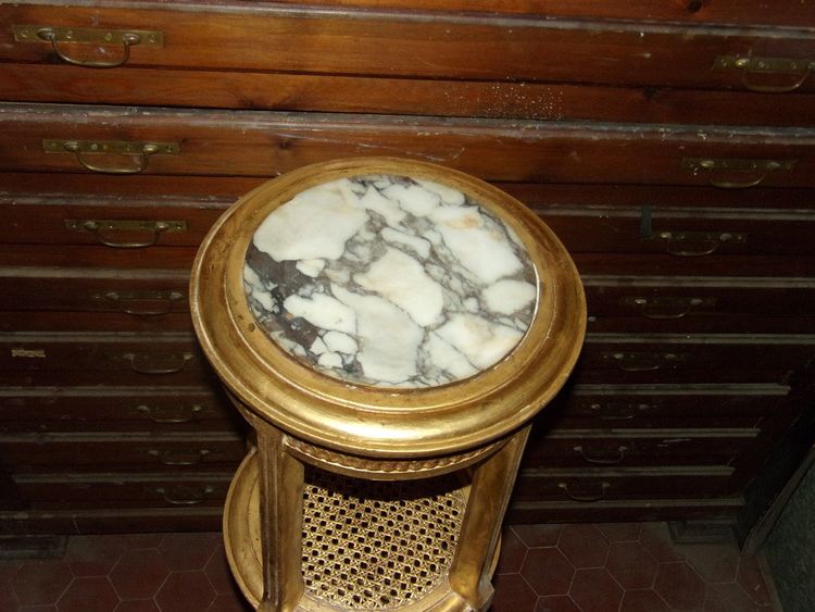 Tavolino del XIX secolo in legno dorato.