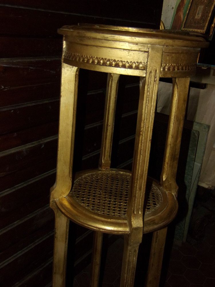Tavolino del XIX secolo in legno dorato.