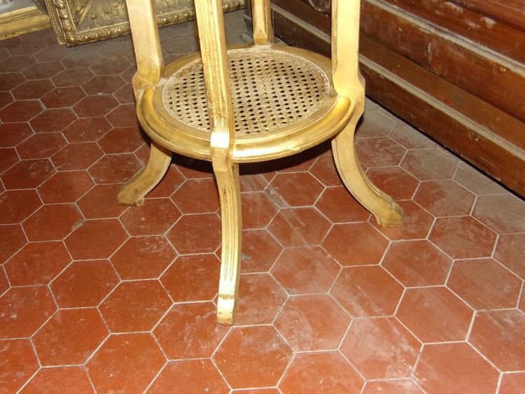 Tavolino del XIX secolo in legno dorato.