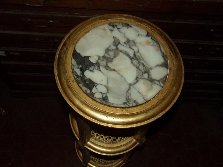 Tavolino del XIX secolo in legno dorato.