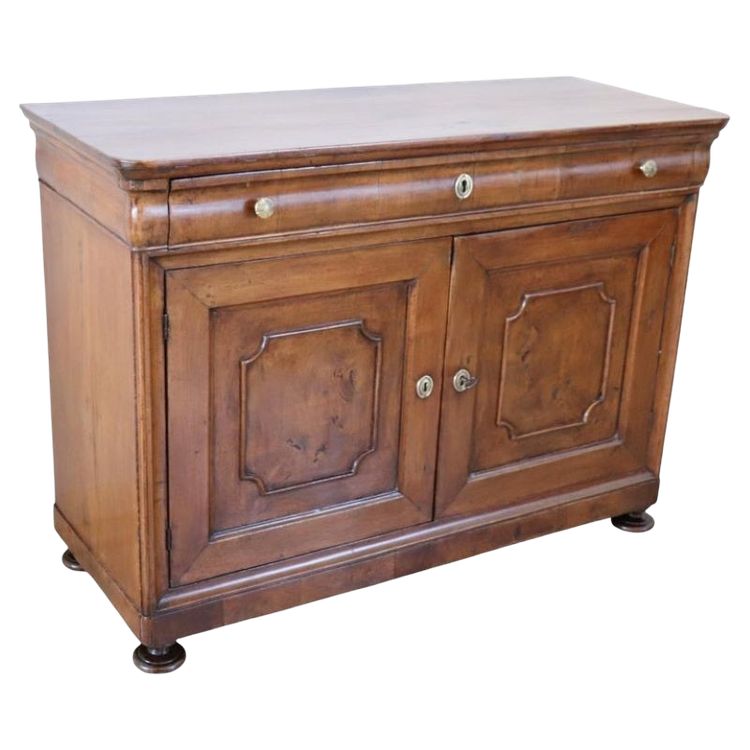 Credenza antica in noce, Italia, metà del XIX secolo, restaurata.