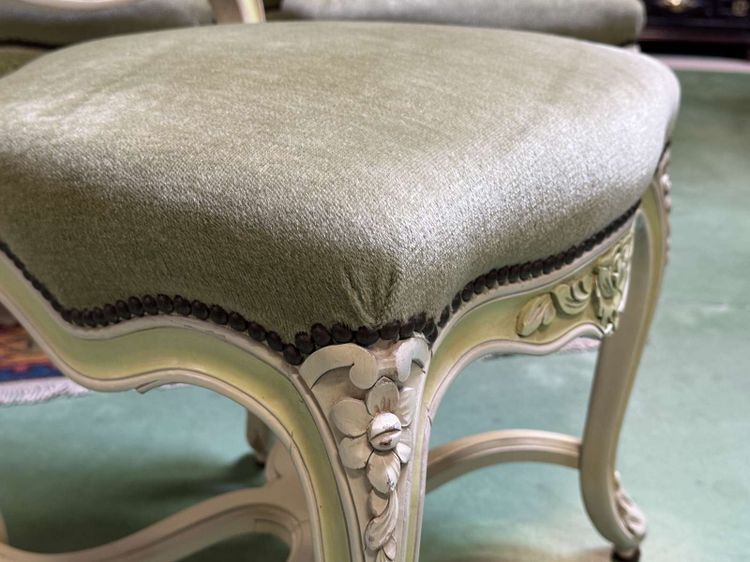 Série de 8 chaises de style Louis XV des années 70 en hêtre