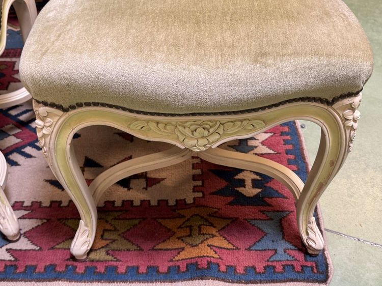 Série de 8 chaises de style Louis XV des années 70 en hêtre