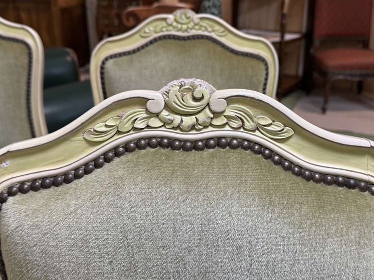 Série de 8 chaises de style Louis XV des années 70 en hêtre
