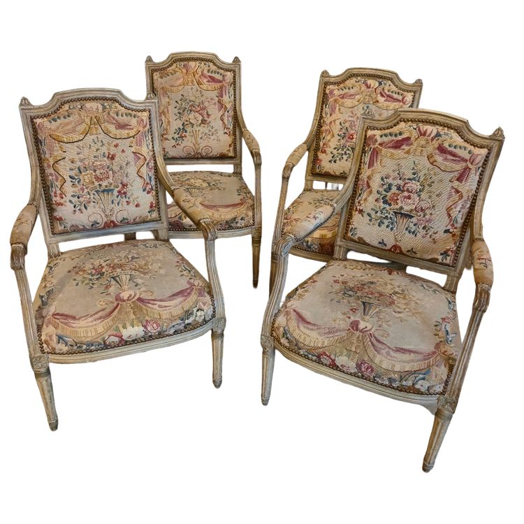 Suite de quatre fauteuils d’époque Louis XVI peint, garnis de leurs tapisseries de Beauvais.