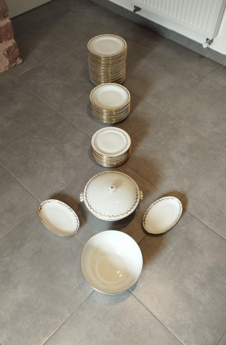 C. Grégoire porcelain dinner service, Wheat Ears, 49 pieces, circa 1920-1935, Art Deco