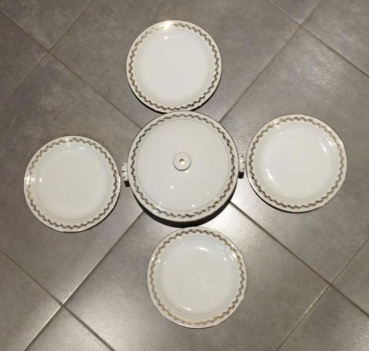 C. Grégoire porcelain dinner service, Wheat Ears, 49 pieces, circa 1920-1935, Art Deco