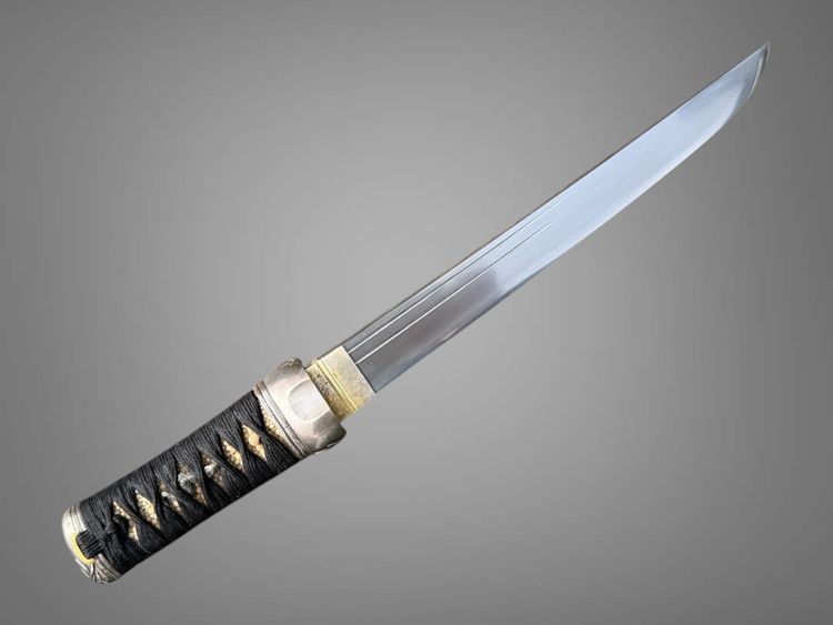 Tanto de samuraï, monture en argent et soya laquée - Période Edo (1603-1868). -