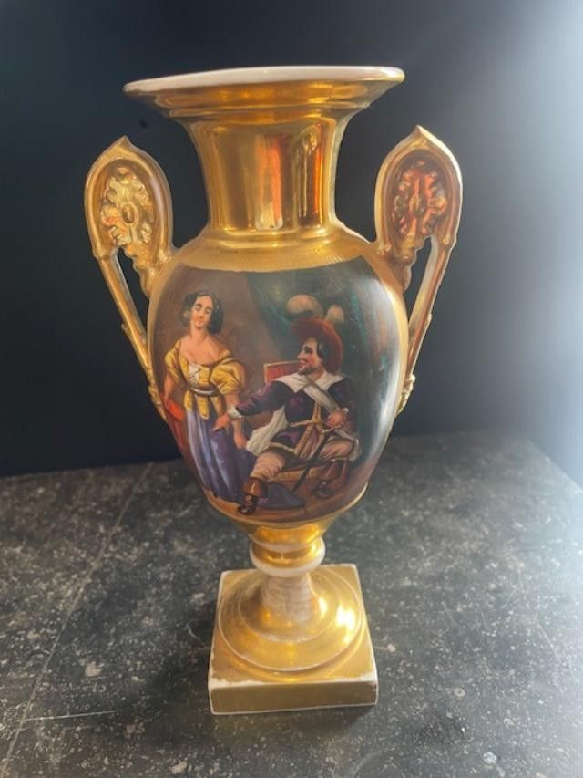 Paire de vases en porcelaine de Paris