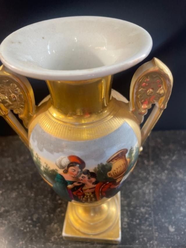 Paire de vases en porcelaine de Paris