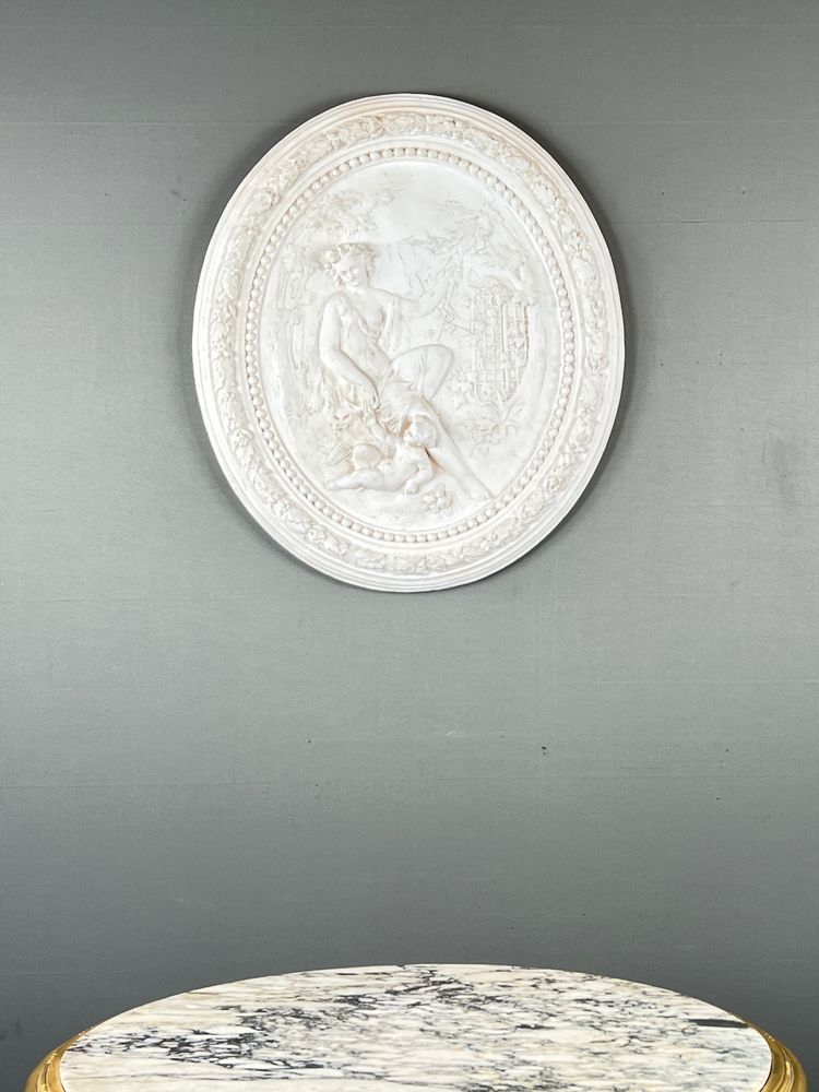 Médaillon panneau mural en relief, scène allégorique, XXe siècle