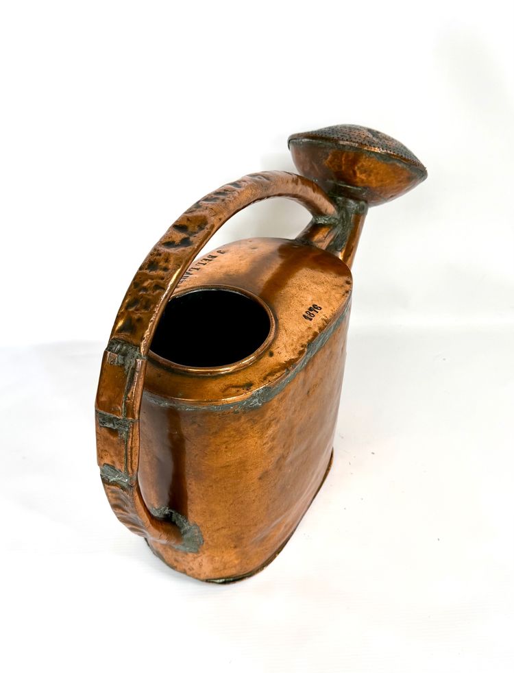 Arrosoir en Cuivre Martelé Signé J. Bellamy – Angleterre 1876 – Rare Pièce du XIXe Siècle