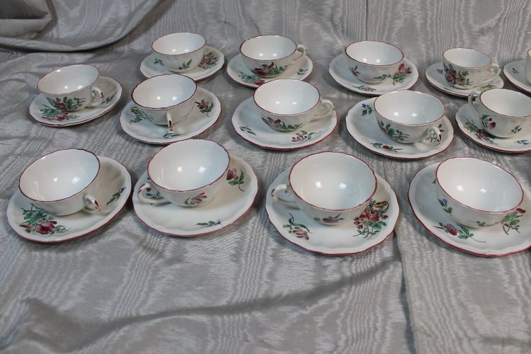 Service à thé et à café en faïence de Lunéville décor Reverbère floral époque 20ème