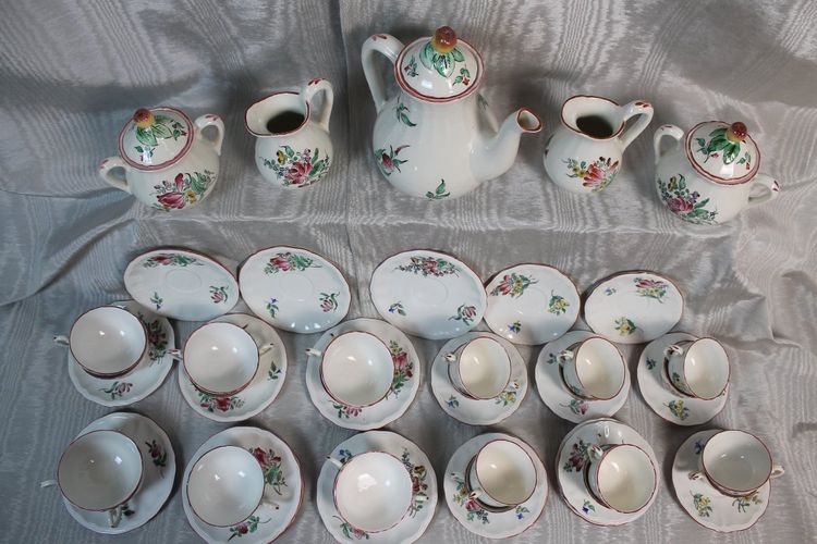 Service à thé et à café en faïence de Lunéville décor Reverbère floral époque 20ème