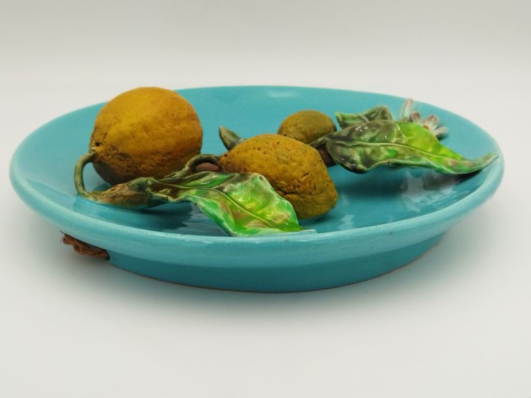 MENTON Assiette En Barbotine à Décor de Citron en Trompe l'Œil Fort Relief  COLLECTION