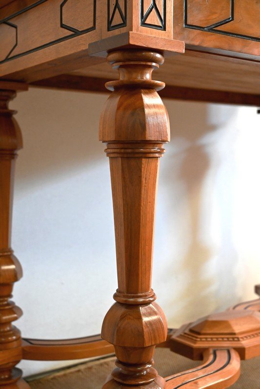 Table en Noyer massif, goût Louis XIV – Fin XIXe
