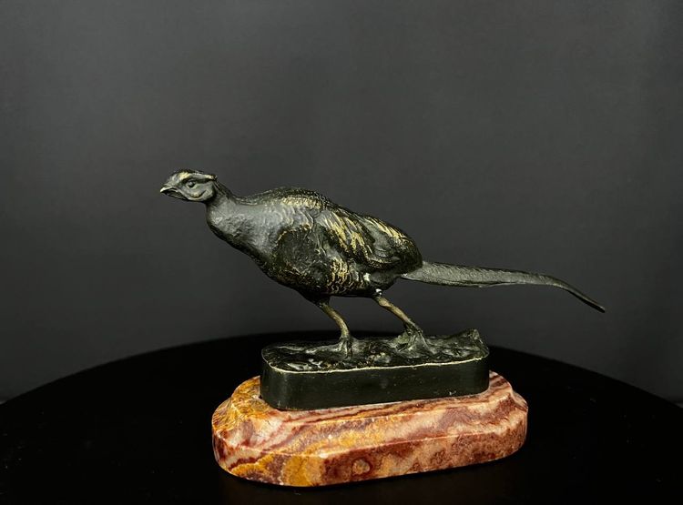 Paire de faisans en bronze patiné sur marbre rouge 