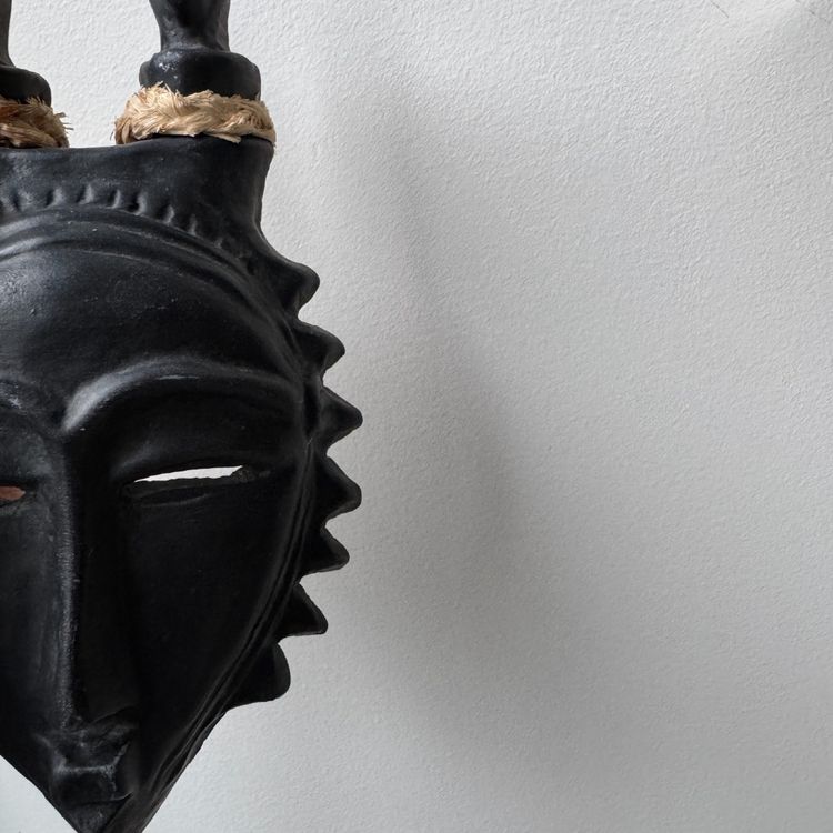 Masque africaniste par Jacques Sagan Vallauris céramique noire