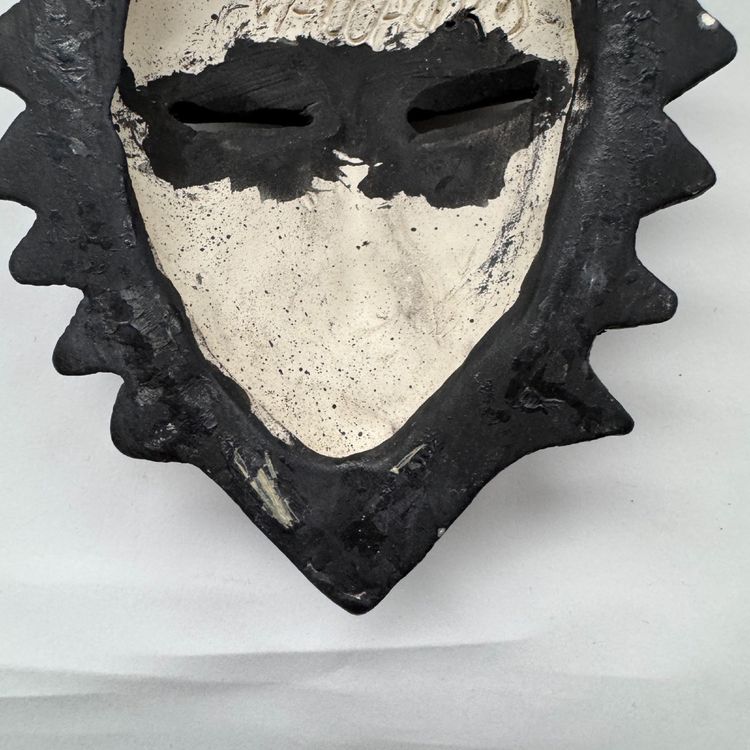 Masque africaniste par Jacques Sagan Vallauris céramique noire