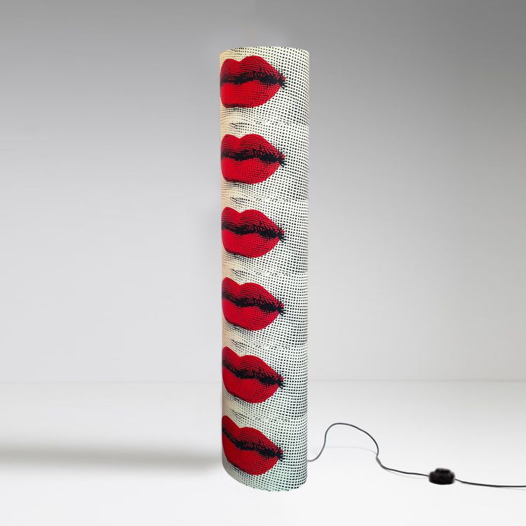 Lampadaire Piero Fornasetti « Kisses » des années 1990 pour Antonangeli, collection Follia Pratica.