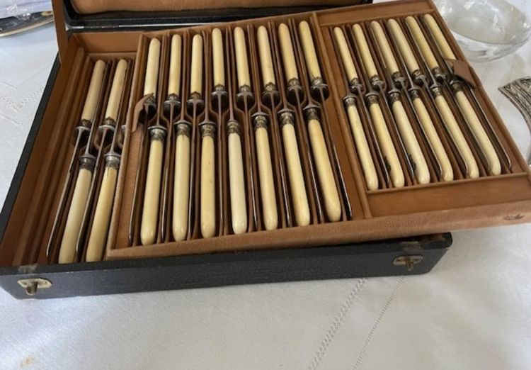 Set of 30 table knives and 24 cheese knives