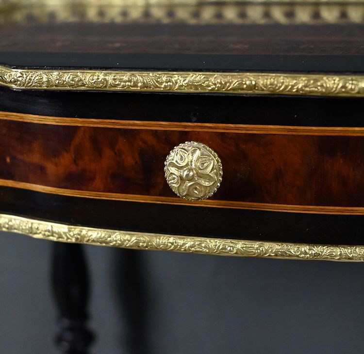 Tavolino intarsiato, stile Napoleone III - seconda metà del XIX secolo